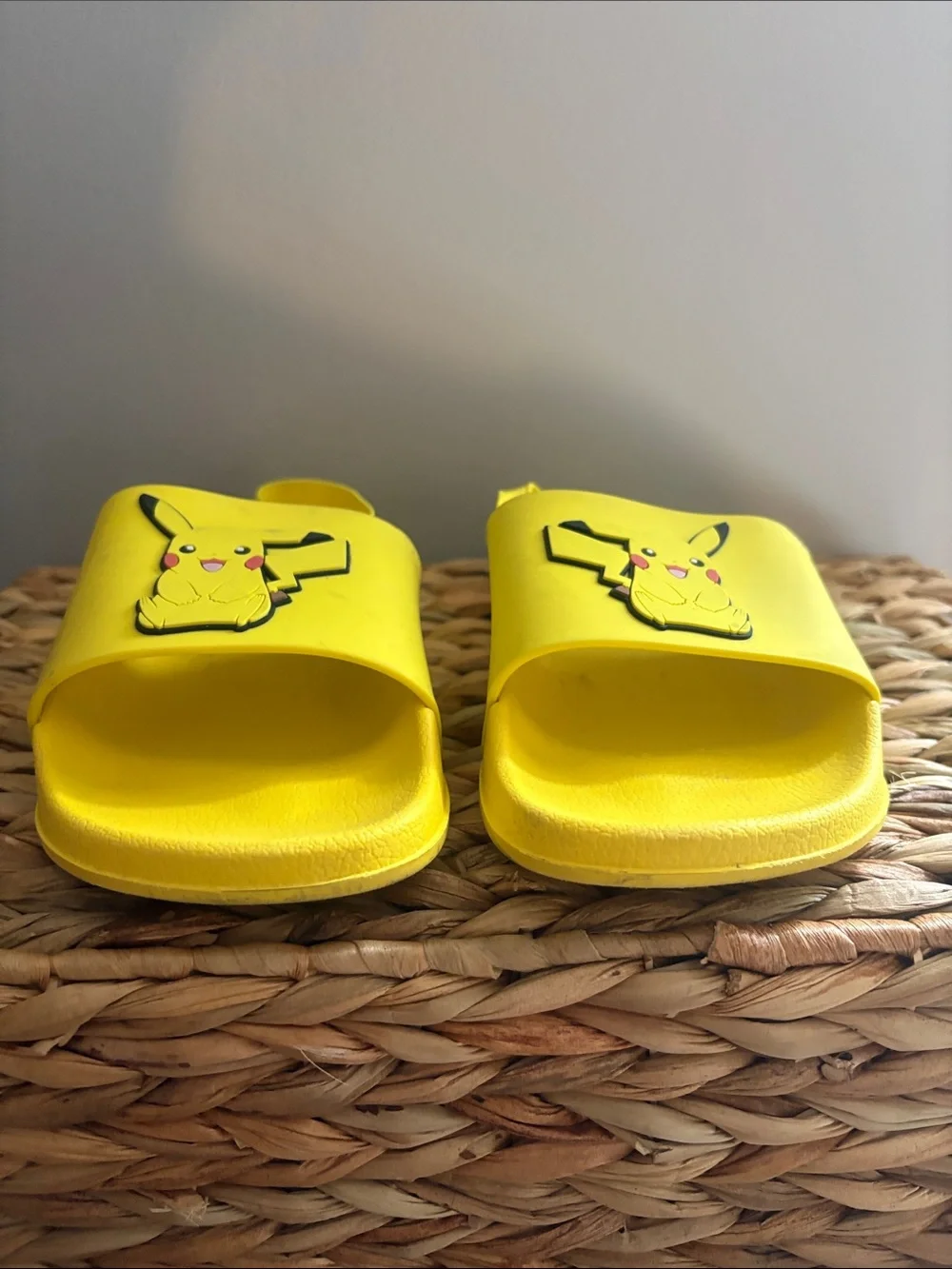Pikachu Pokémon Kids Yellow Slide Sandals Size 3